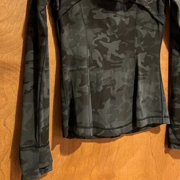 Lululemon camouflage hooded jacket - Picture 9 of 11